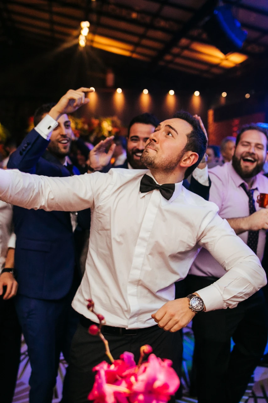 wedding party-groom dancing