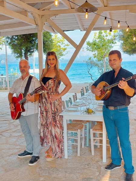 ΤΡΑΠΕΖΙ (ΠΡΟΓΑΜΟΣ) ΣΤΟ ΚΕΝΤΡΟ BREATH OF ZORBAS ΣΤΗ ΛΕΥΚΑΔΑ