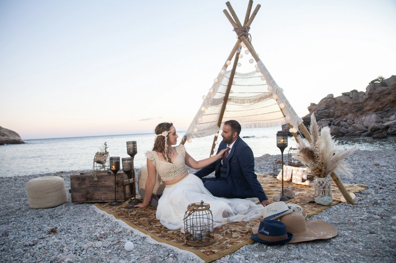Real Weddings in Keratea: Aegean light, stone estates and seaside chapels in Daskalio