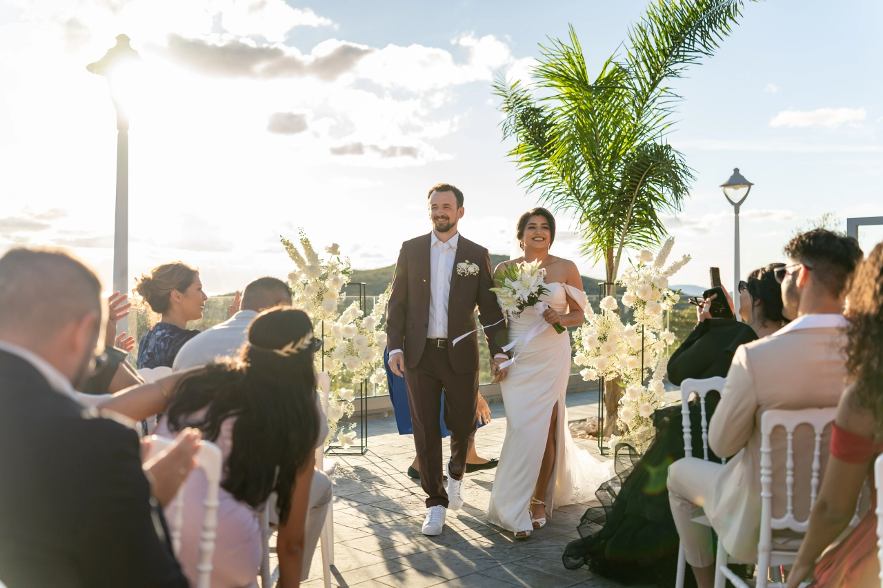 Real Weddings in Kefalonia – Argostoli: Ionian light, kantades, and ceremonies at the Fanari Lighthouse, De Bosset Bridge, and Robola wineries